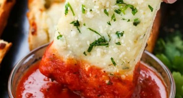 GARLIC CHEESE BREAD